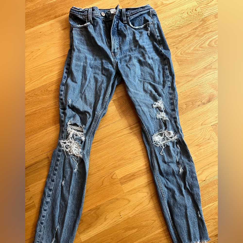 Abercrombie and Fitch high rise super skinny jeans in size 4